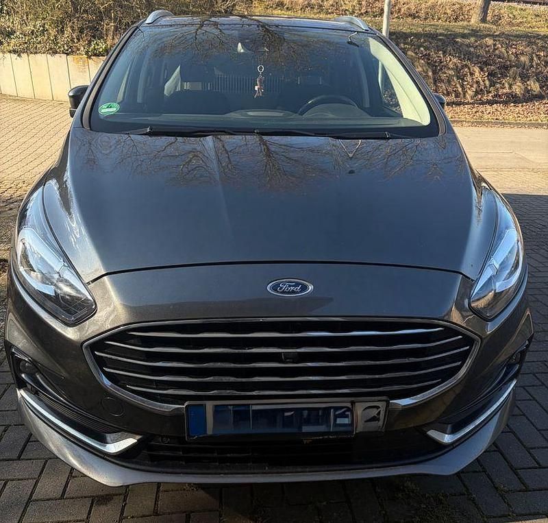 Gebraucht Ford S-MAX Titanium 190 PS (139 kW) 2020 Grau Van / Kleinbus
