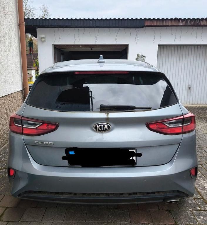 Gebraucht Kia Ceed Edition 7 99 PS (72 kW) 2019 Grau Kleinwagen