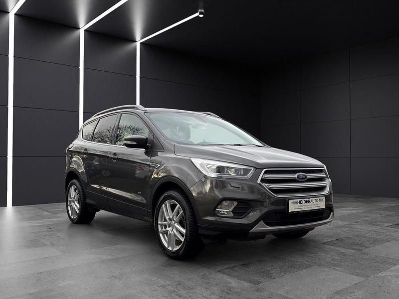 Gebraucht Ford Kuga Cool & Connect 150 PS (110 kW) 2017 Grau SUV