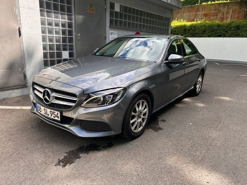 Grau Gebraucht 2018 Mercedes C180 Limousine | 18.500 € (Superpreis) - Bild 1/4