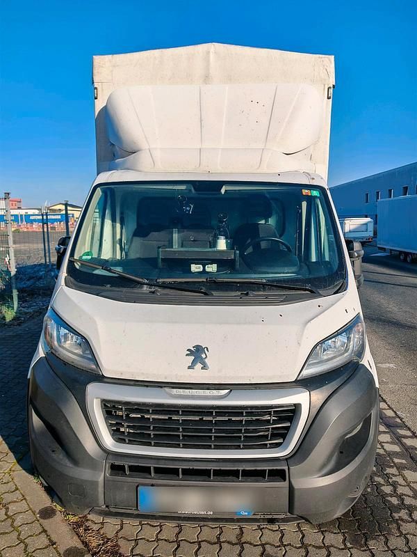Weiß Gebraucht 2022 Peugeot Boxer Van | 15.500 € (Etwas zu teuer) - Bild 1/4