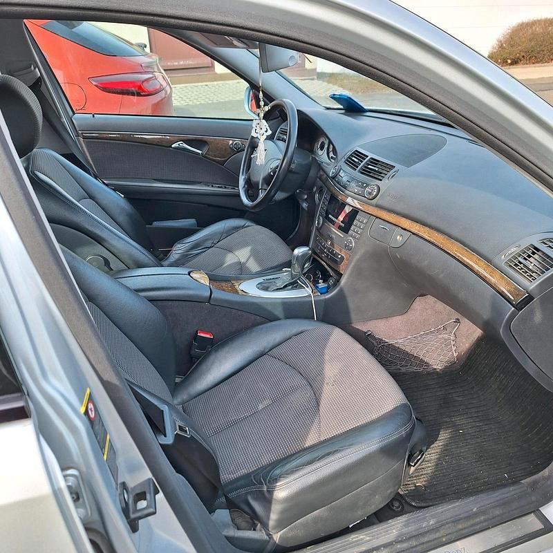 Gebraucht Mercedes E220 150 PS (110 kW) 2006 Silber Kombi