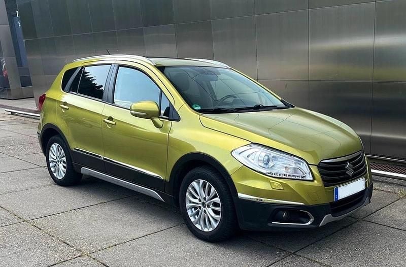 Grün Gebraucht 2013 Suzuki SX4 S-Cross SUV | 9.970 € (Fairer Preis) - Bild 1/4