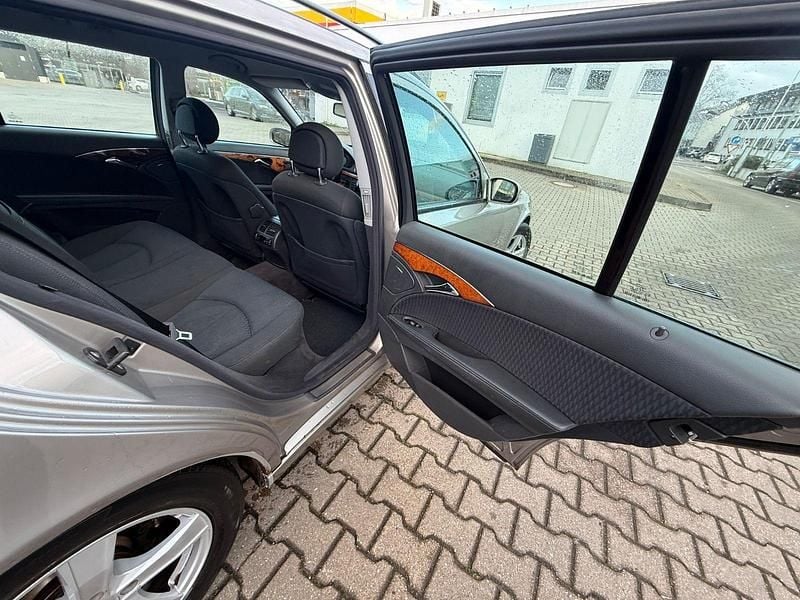 Gebraucht Mercedes E240 Avantgarde 177 PS (130 kW) 2003 Grau Kombi