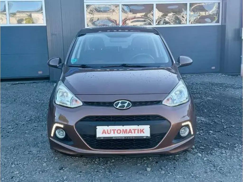 Gebraucht Hyundai i10 Trend 67 PS (49 kW) 2016 Cashmere brown / met (metallic) Kleinwagen
