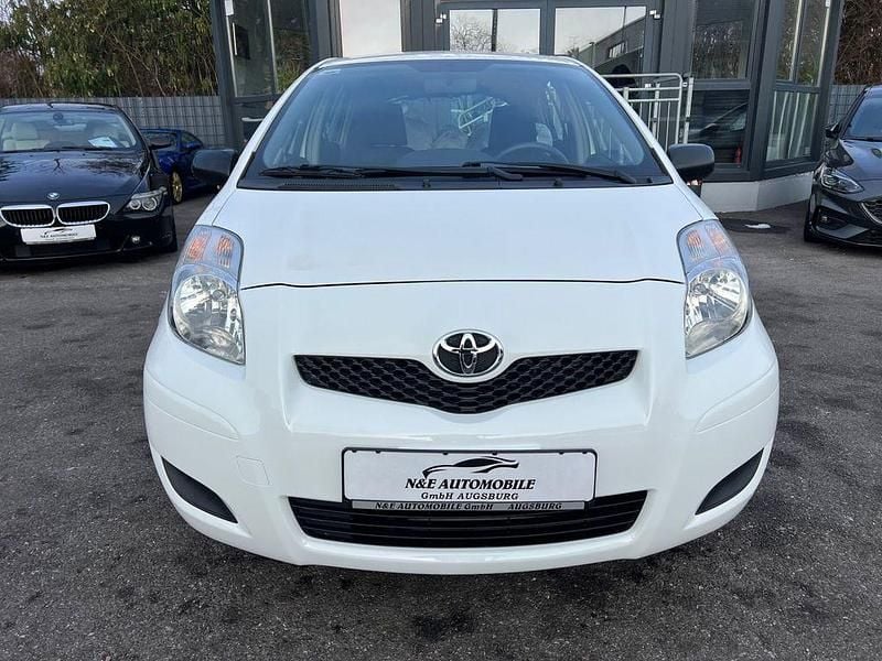 Gebraucht Toyota Yaris Cool 69 PS (50 kW) 2011 Weiß Kleinwagen
