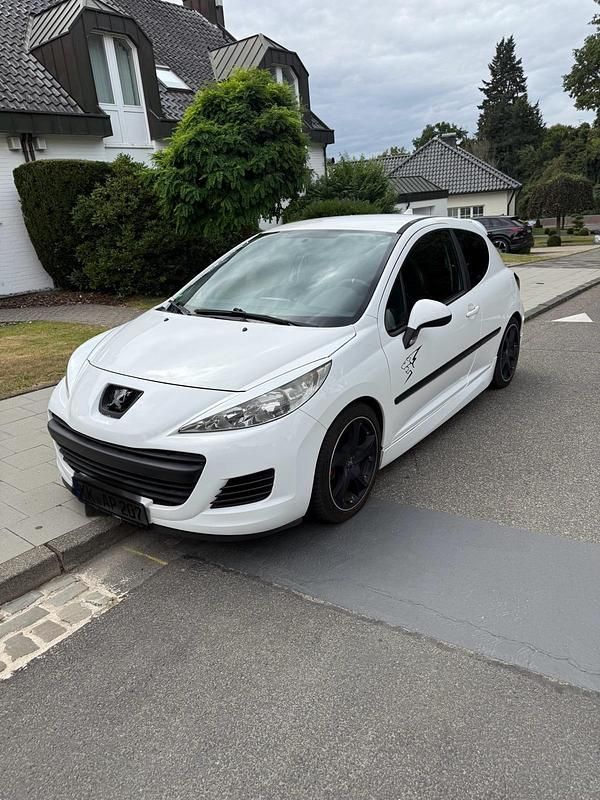 Weiß Gebraucht 2011 Peugeot 207 Coupé | 1.250 € (Superpreis) - Bild 1/4