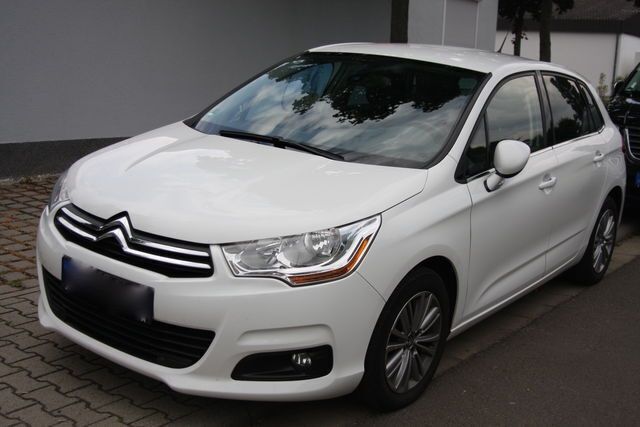 Weiß Gebraucht 2010 Citroën C4 Exclusive Limousine | 15.999 € - Bild 1/4