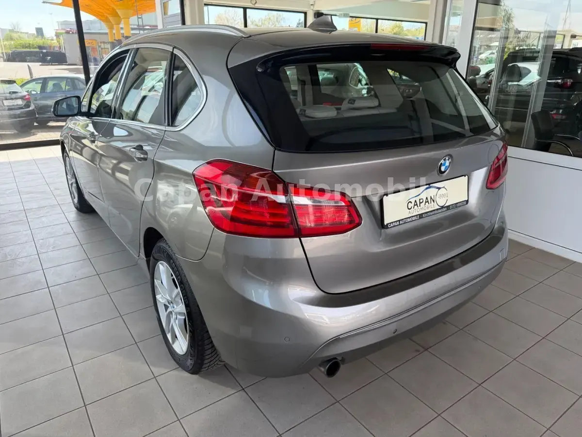 Gebraucht BMW 218 Active Tourer Luxury Line 136 PS (100 kW) 2015 Silber Van / Kleinbus