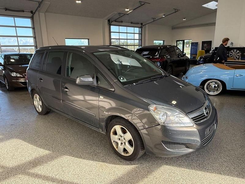 Gebraucht Opel Zafira Family 140 PS (102 kW) 2014 Grau Van / Kleinbus