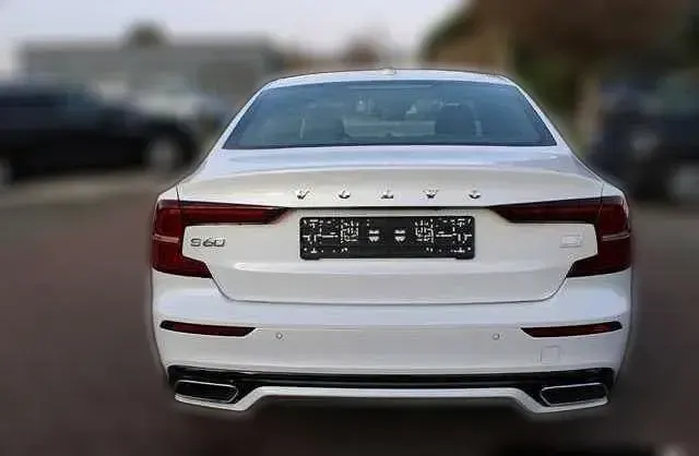 Gebraucht Volvo S60 R-Design 392 PS (288 kW) 2021 Weiß metallic Limousine