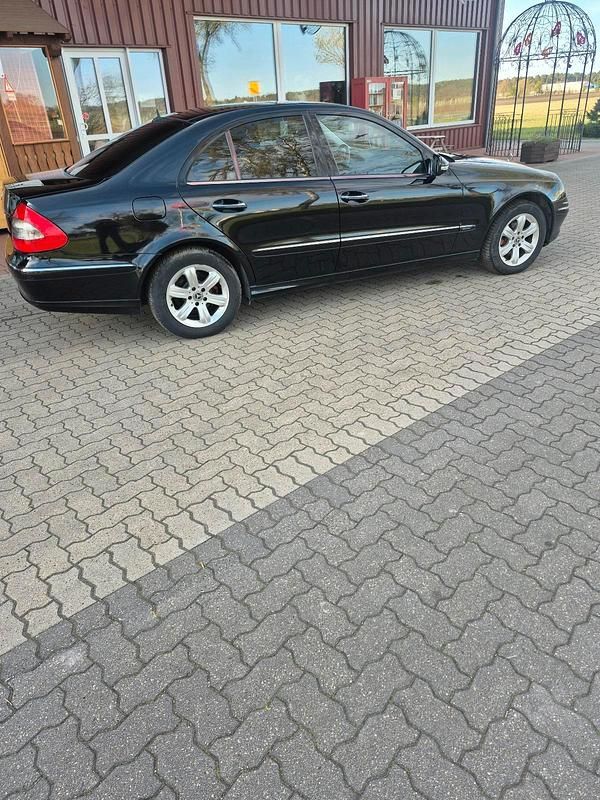 Gebraucht Mercedes E220 Elegance 170 PS (125 kW) 2007 Schwarz Limousine
