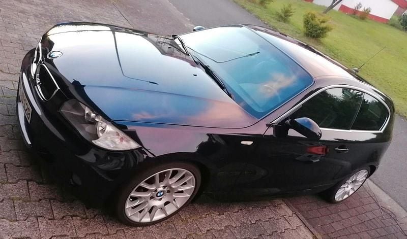 Schwarz Gebraucht 2007 BMW 120 Coupé Sport Line Coupé | 5.555 € - Bild 1/4