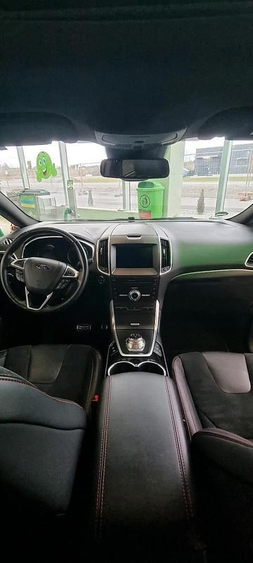 Gebraucht Ford S-MAX ST-Line 190 PS (139 kW) 2018 Schwarz Van / Kleinbus