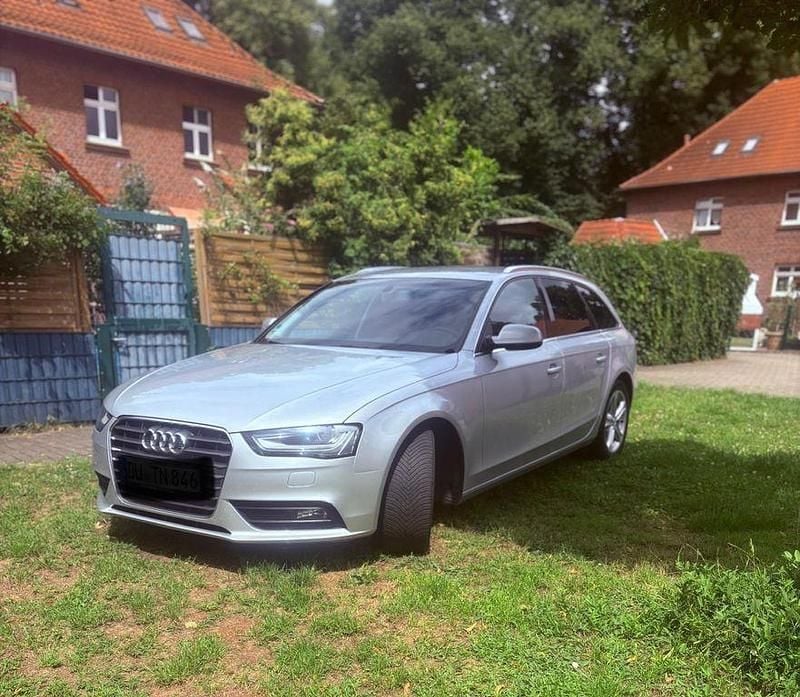 Silber Gebraucht 2012 Audi A4 Ambition Kombi | 7.900 € (Guter Preis) - Bild 1/4
