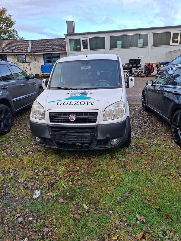 Gebraucht Fiat Doblò 75 PS (55 kW) 2009 Weiß Van / Kleinbus