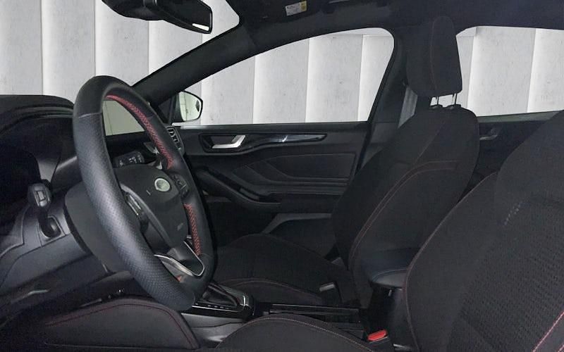 Gebraucht Ford Focus ST-Line X 155 PS (114 kW) 2024 Grau Kombi