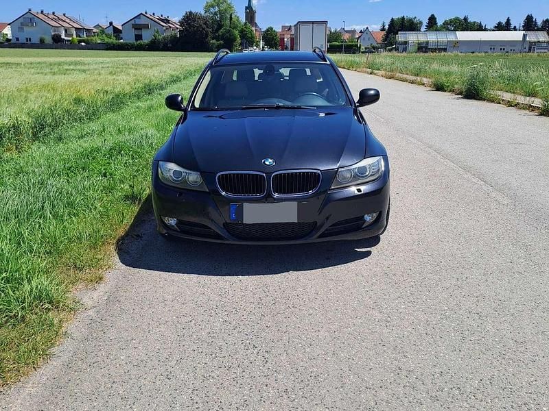 Schwarz Gebraucht 2009 BMW 318 Kombi | 3.800 € (Guter Preis) - Bild 1/4