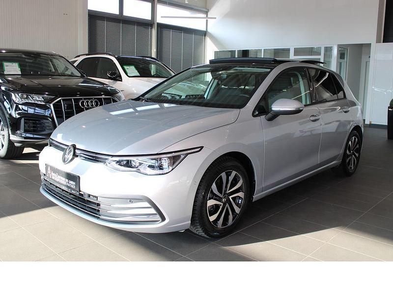 Silber Gebraucht 2022 VW Golf VIII IQ Drive Limousine | 21.900 € (Fairer Preis) - Bild 1/4