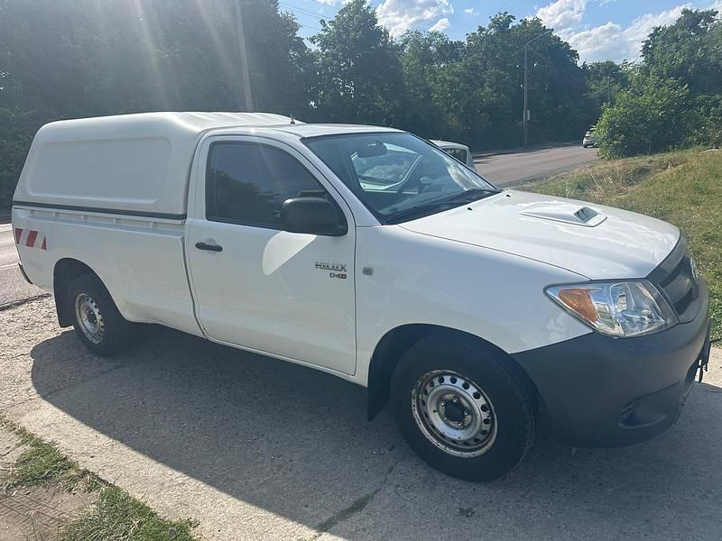 Weiß Gebraucht 2008 Toyota HiLux Abholung | 6.499 € - Bild 1/4