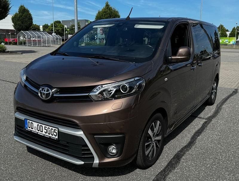 Gebraucht Toyota Proace 177 PS (130 kW) 2018 Braun Van / Kleinbus