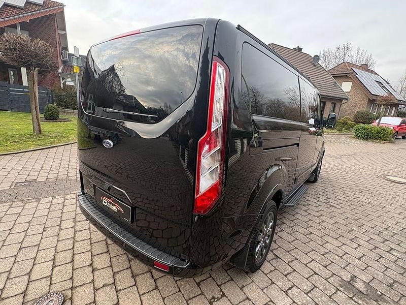 Gebraucht Ford Transit Titanium 185 PS (136 kW) 2022 Schwarz Kombi