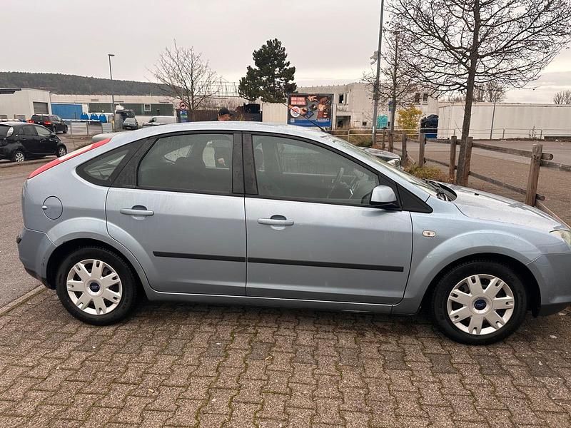 Blau Gebraucht 2005 Ford Focus Kombi | 2.050 € (Teuer) - Bild 1/4