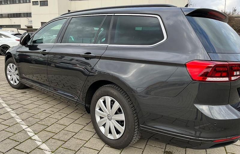 Gebraucht VW Passat 150 PS (110 kW) 2021 Grau Kombi