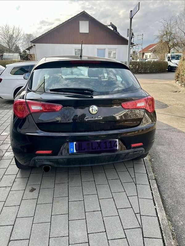 Gebraucht Alfa Romeo Giulietta Super 120 PS (88 kW) 2012 Schwarz Kleinwagen