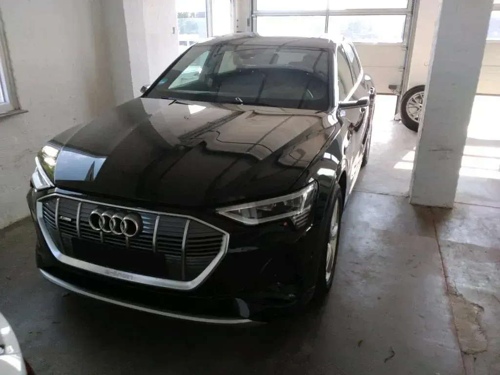 Gebraucht Audi e-tron S-Line 300 kW (408 PS) 2022 Mythosschwarz metallic SUV