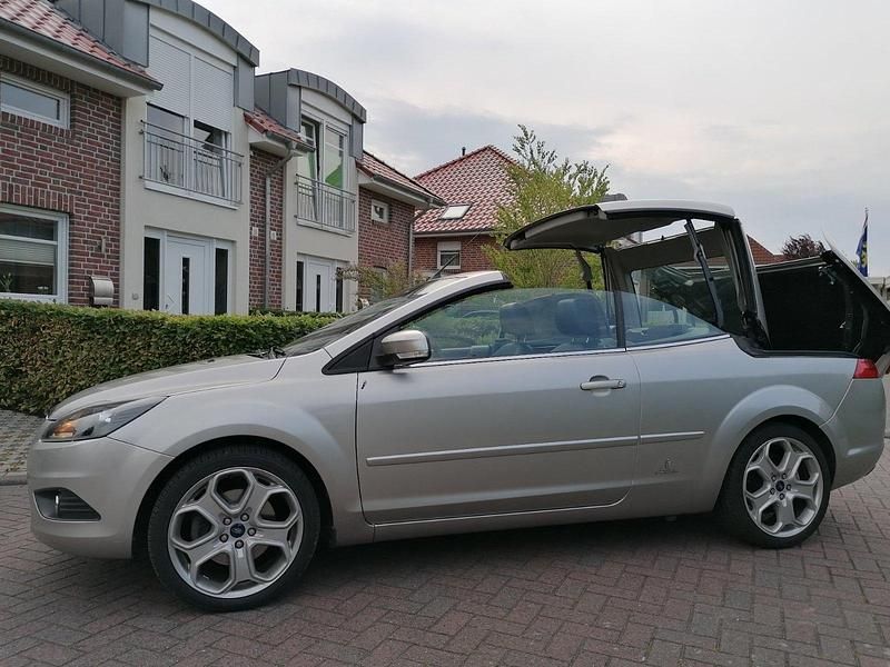 Gebraucht Ford Focus Cabriolet 145 PS (106 kW) 2010 Silber Cabrio