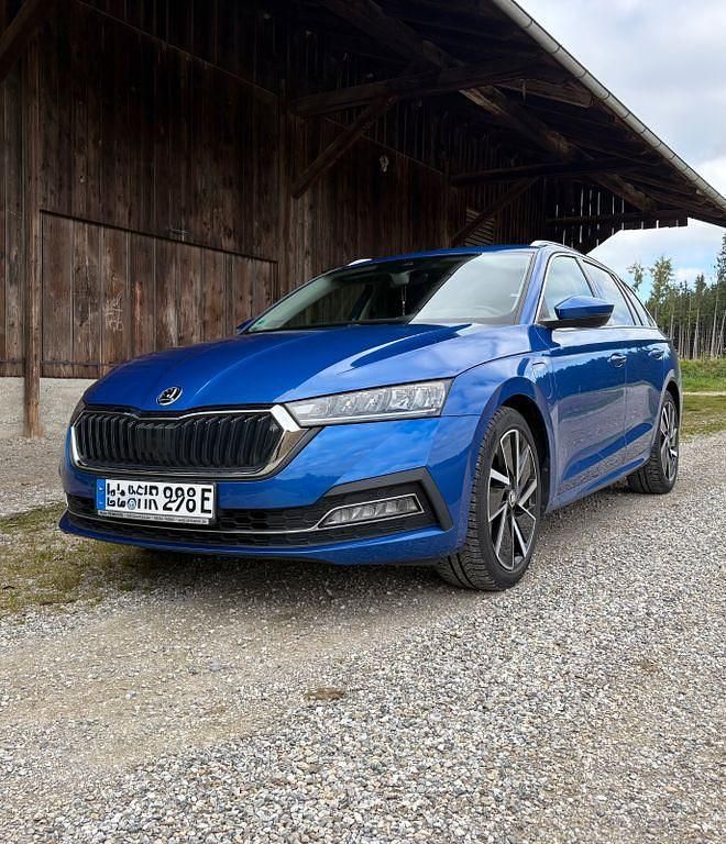 Blau Gebraucht 2021 Skoda Octavia First Edition Kombi | 21.700 € (Fairer Preis) - Bild 1/4