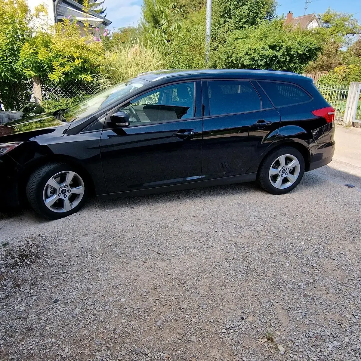 Gebraucht Ford Focus 101 PS (74 kW) 2015 Schwarz Kombi