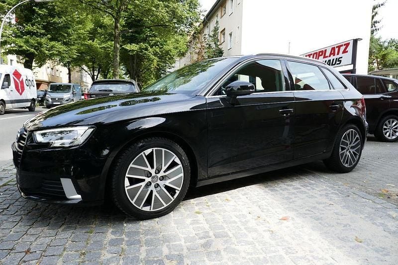Schwarz Gebraucht 2019 Audi A3 Sportback Sport Limousine | 17.950 € (Guter Preis) - Bild 1/4