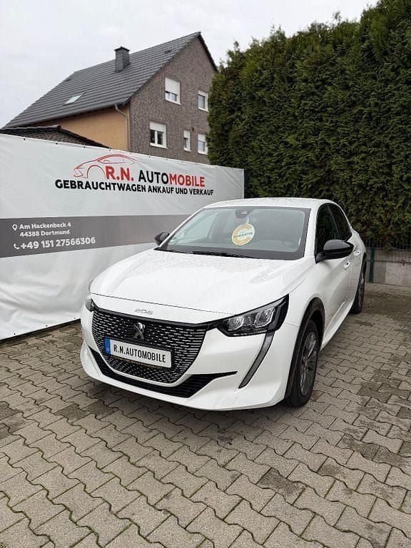 Gebraucht Peugeot e-208 Allure 100 kW (136 PS) 2024 Weiß Kleinwagen