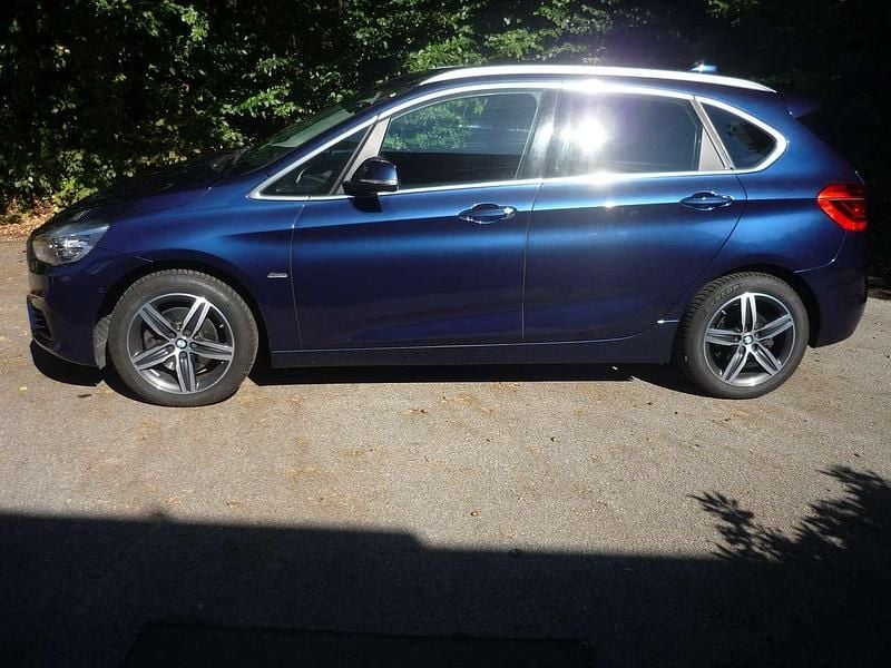 Blau Gebraucht 2018 BMW 220 Active Tourer Sport Line Van / Kleinbus | 15.750 € (Guter Preis) - Bild 1/4
