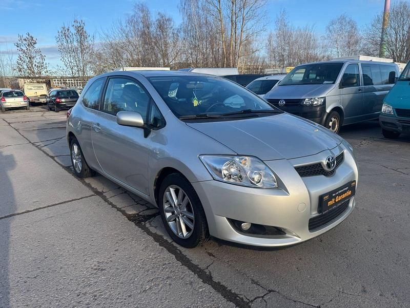 Gebraucht Toyota Auris 132 PS (97 kW) 2009 Silber Kleinwagen