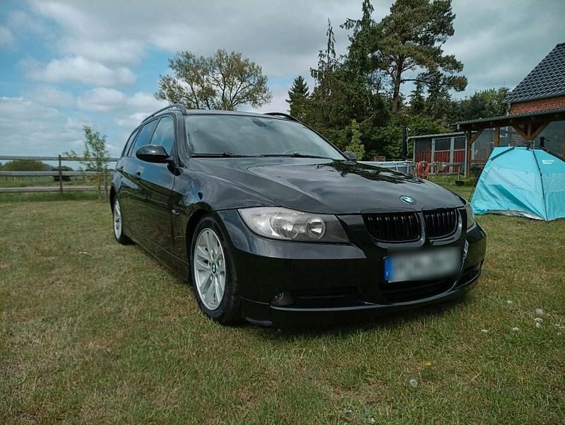 Schwarz Gebraucht 2006 BMW 320 Kombi | 2.800 € (Teuer) - Bild 1/4