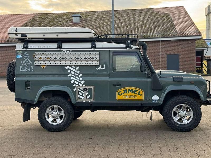Gebraucht Land Rover Defender 122 PS (89 kW) 2009 Grün SUV