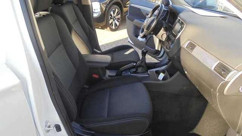 Begagnad Mitsubishi Outlander Plus 150 HK (110 kW) 2014 Vit SUV