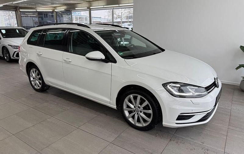 Gebraucht VW Golf VII Comfortline 150 PS (110 kW) 2019 Weiß Limousine