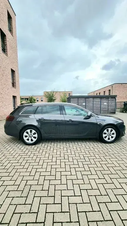 Gebraucht Opel Insignia 140 PS (102 kW) 2014 Grau Kombi