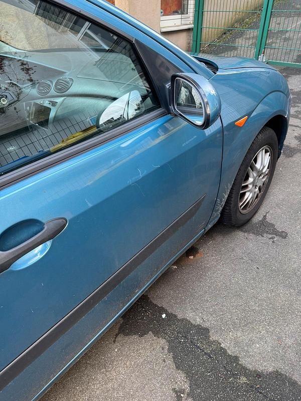 Gebraucht Ford Focus 116 PS (85 kW) 2001 Blau Kombi