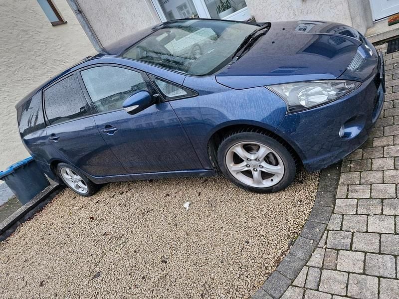 Blau Gebraucht 2004 Mitsubishi Grandis Intense Van / Kleinbus | 3.500 € (Teuer) - Bild 1/4