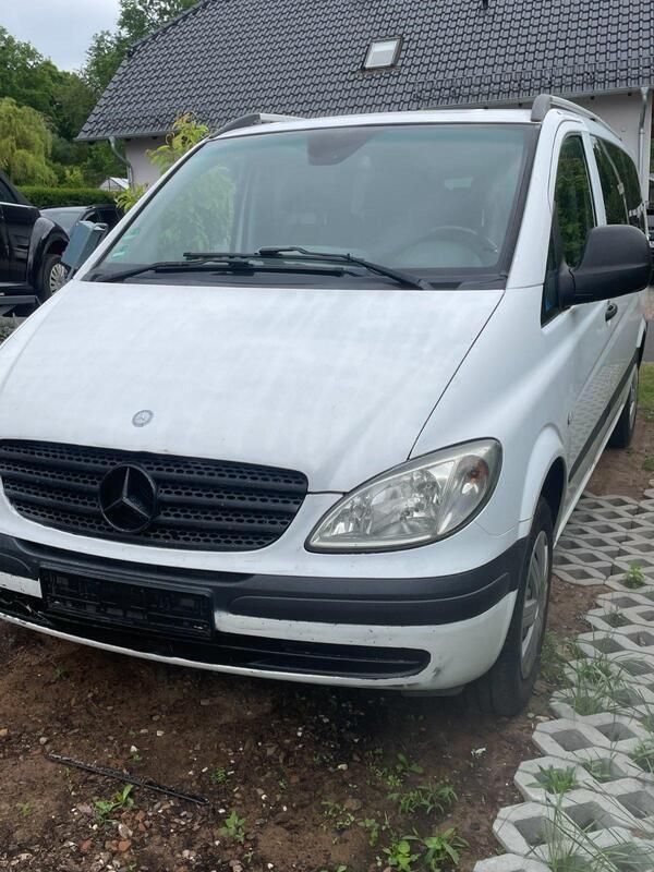 Weiß Gebraucht 2009 Mercedes Vito Van / Kleinbus | 7.000 € - Bild 1/4