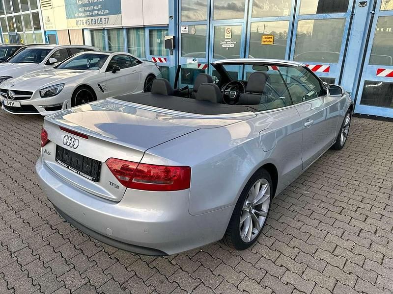 Gebraucht Audi A5 Cabriolet 160 PS (117 kW) 2011 Eissilber metallic Cabrio