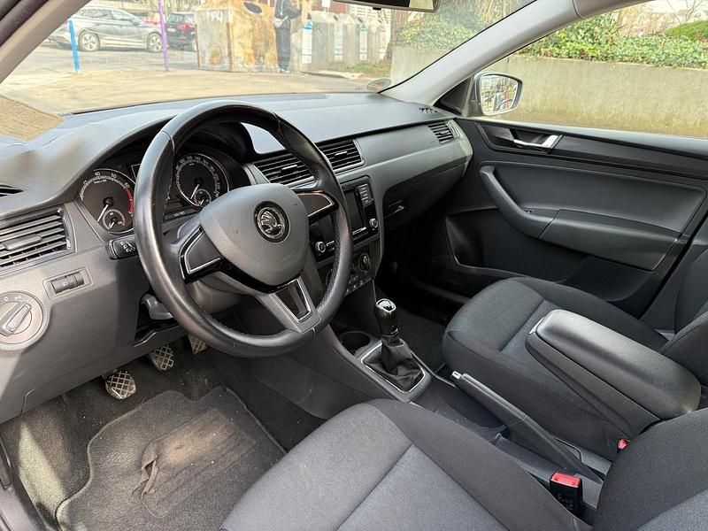 Gebraucht Skoda Rapid Active 95 PS (69 kW) 2018 Grau Kleinwagen