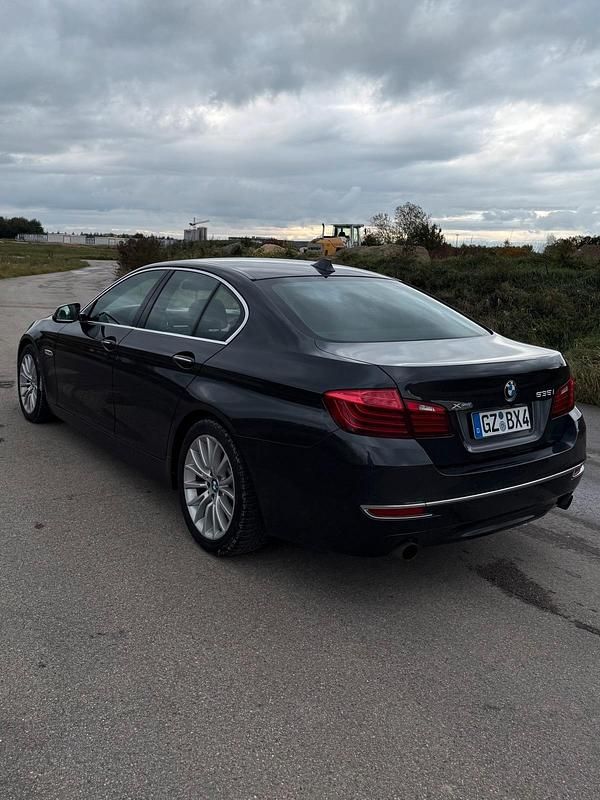 Grau Gebraucht 2014 BMW 535 Luxury Line Limousine | 14.499 € (Guter Preis) - Bild 1/4
