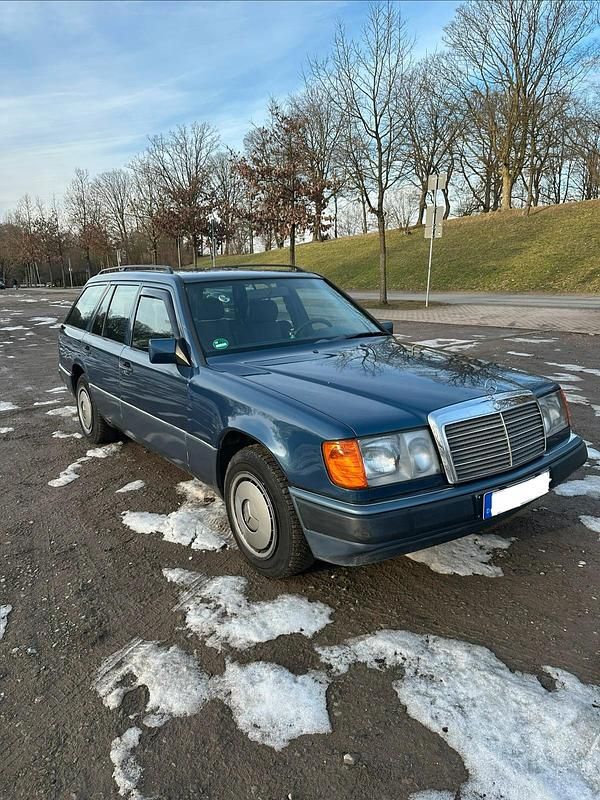 Blau Gebraucht 1991 Mercedes E230 Kombi | 4.900 € - Bild 1/4