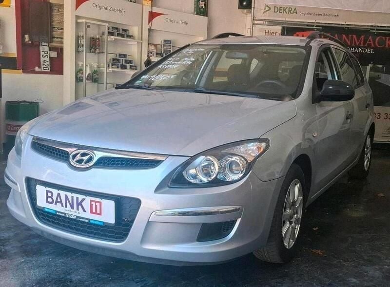 Silber Gebraucht 2010 Hyundai i30 Kombi | 2.555 € (Guter Preis) - Bild 1/4